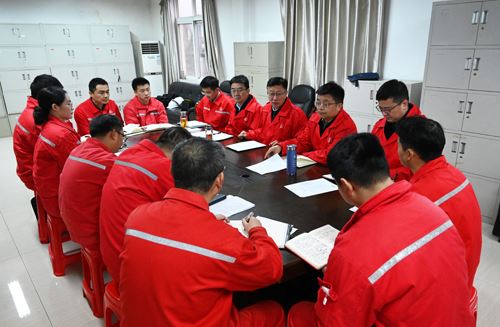 聂晓炜到涪陵与职工代表座谈